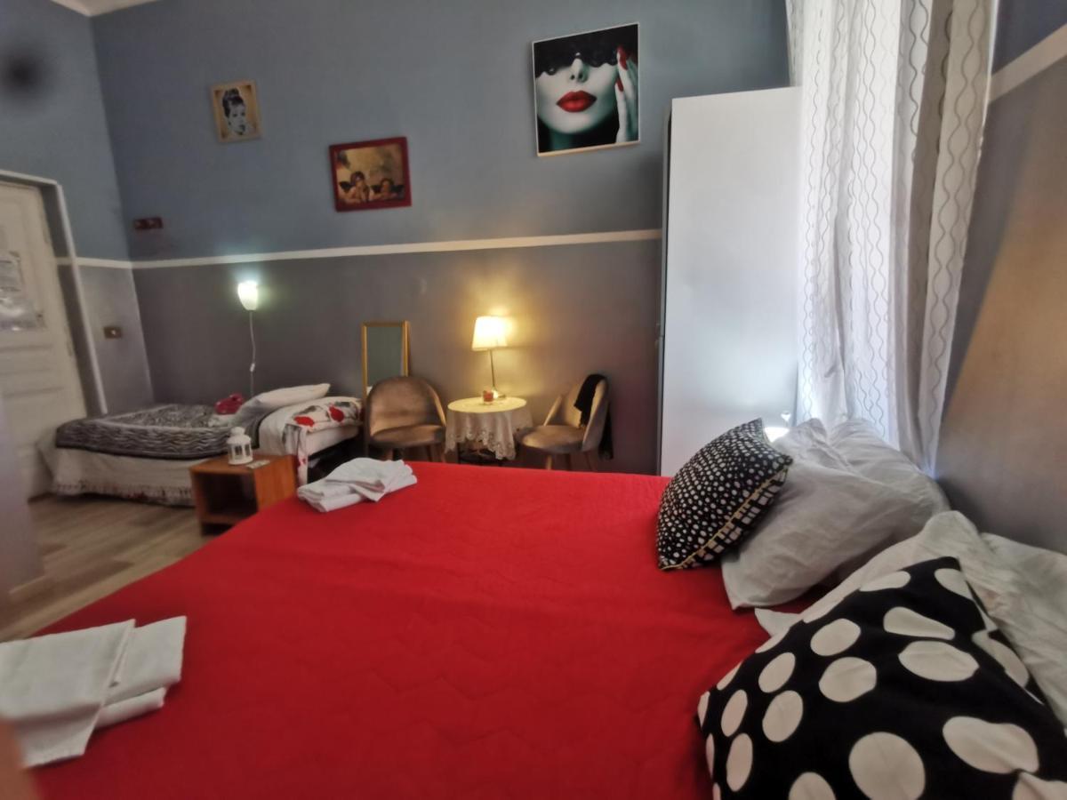 Hostal Holidays *