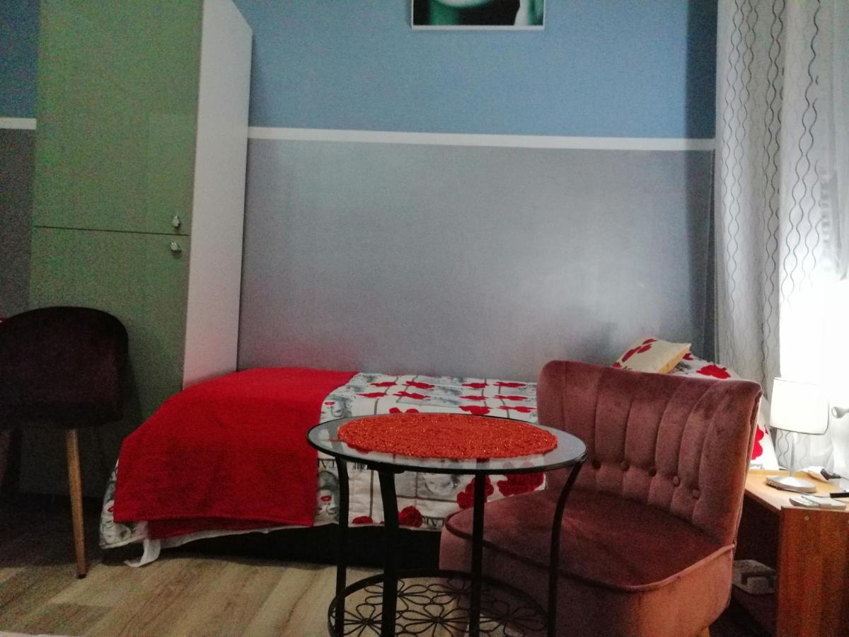 Holidays Hostal *