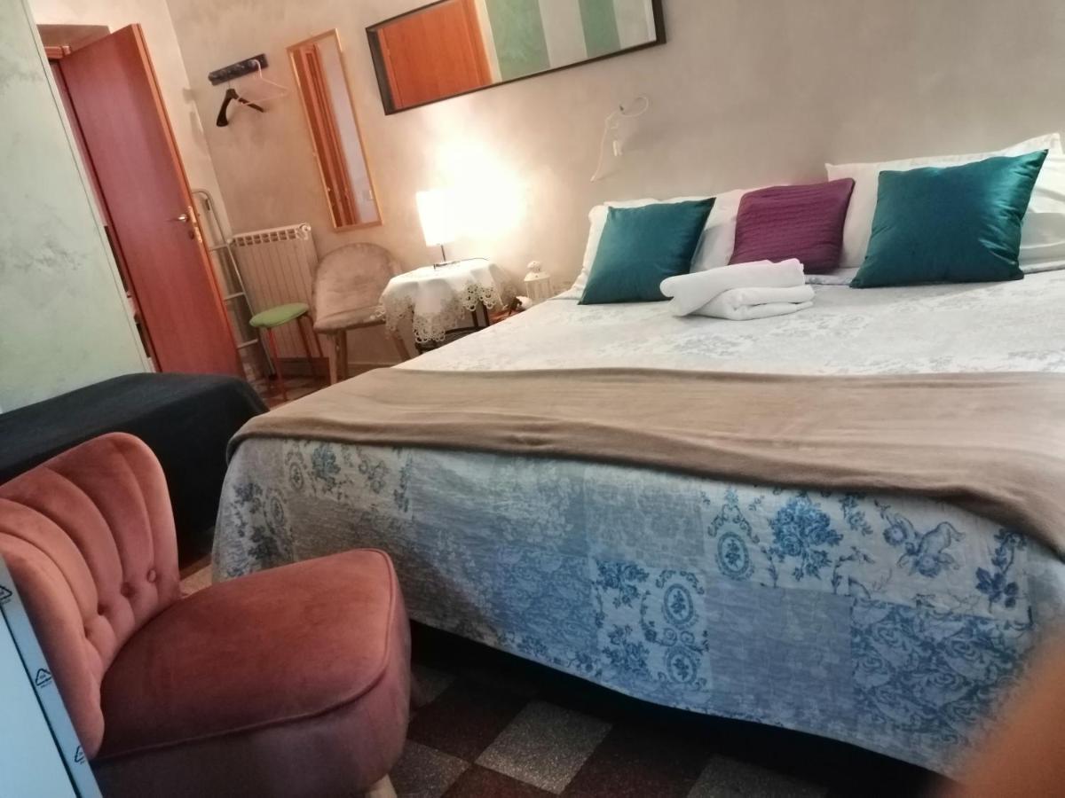 Holidays Hostal *