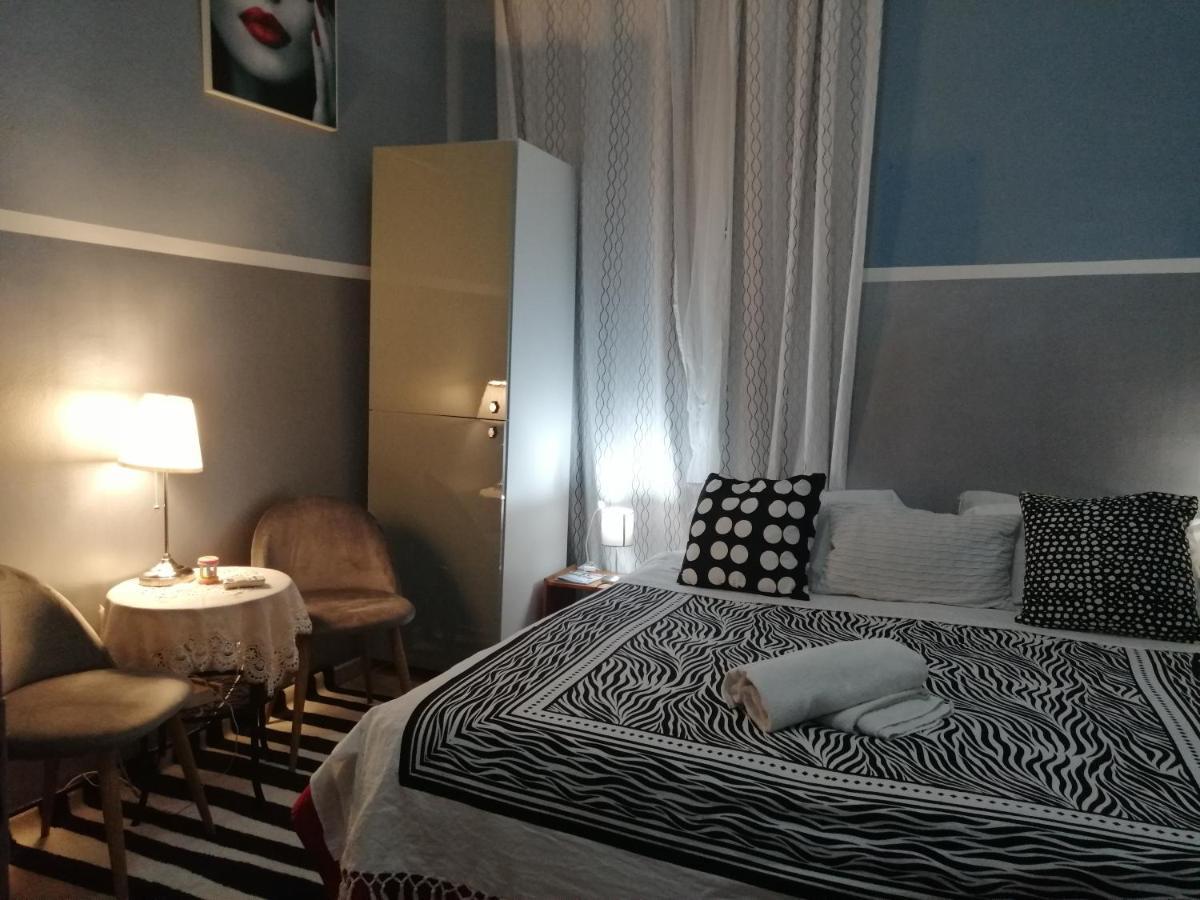 Holidays Hostal Roma