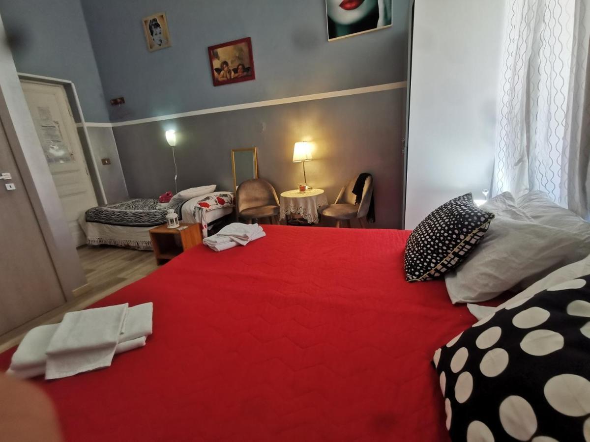 Holidays Hostal Roma