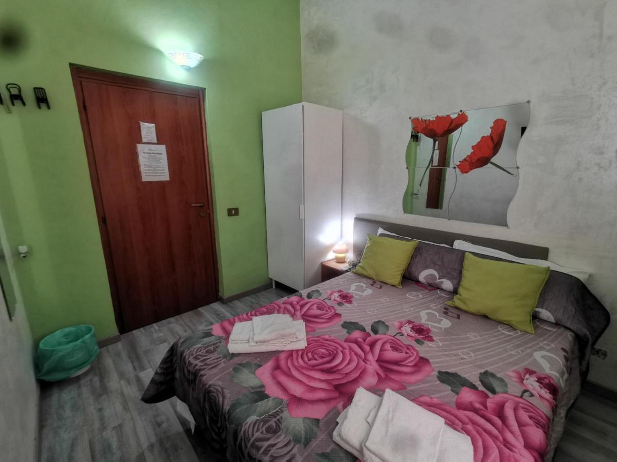 Hostal Holidays Roma