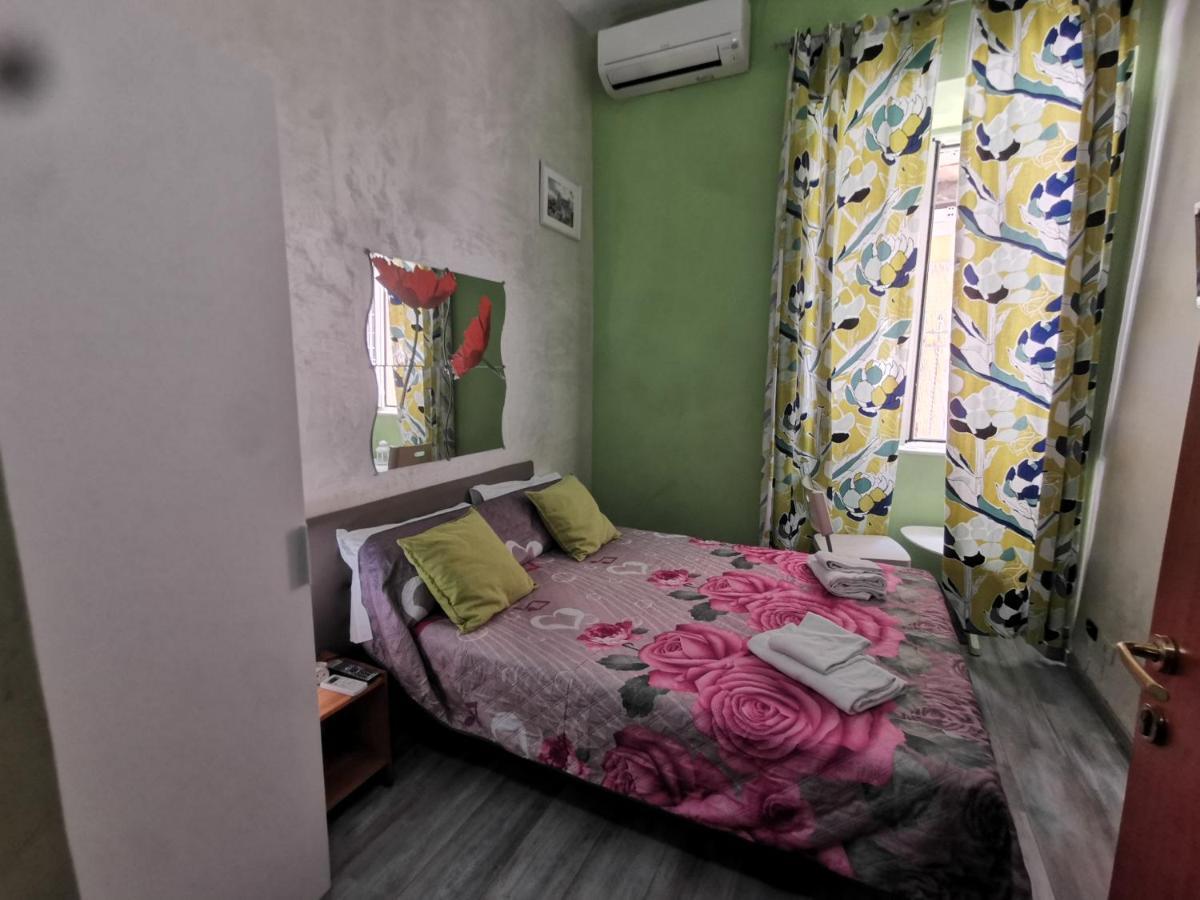 Hostal Holidays Roma