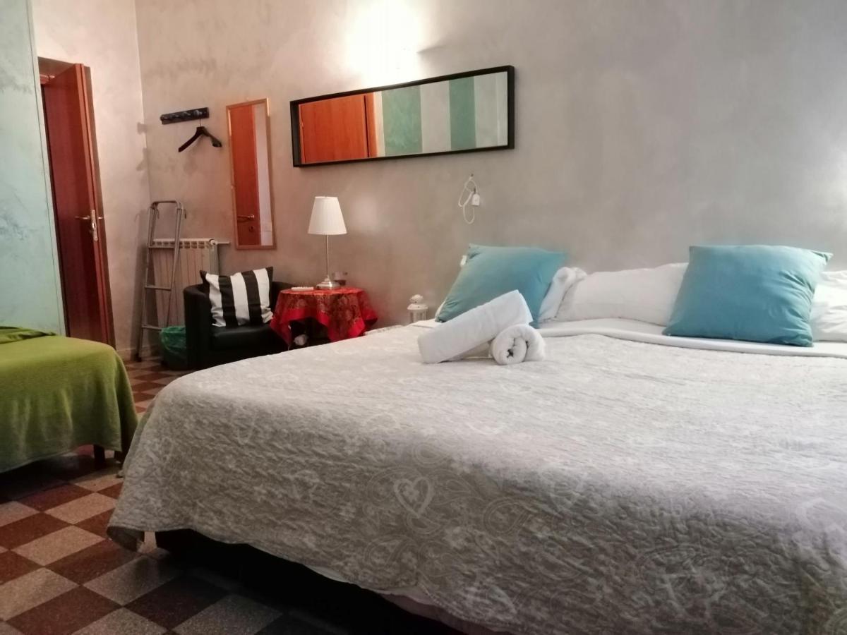 Hostal Holidays *