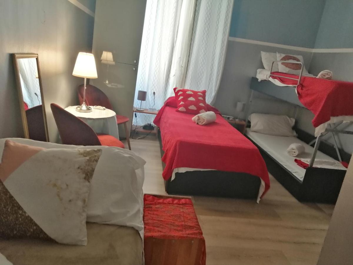 Hostal Holidays *