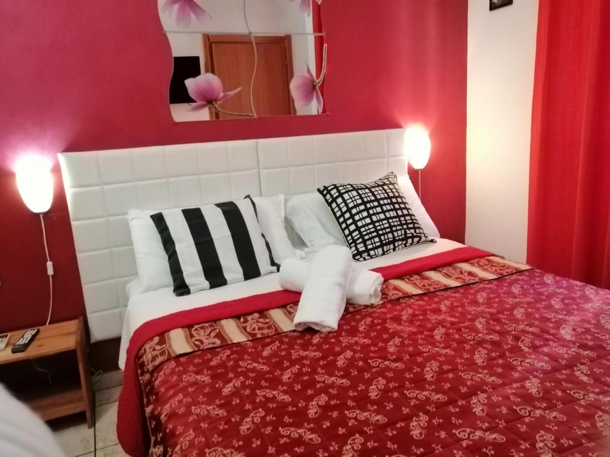 Hostal Holidays *