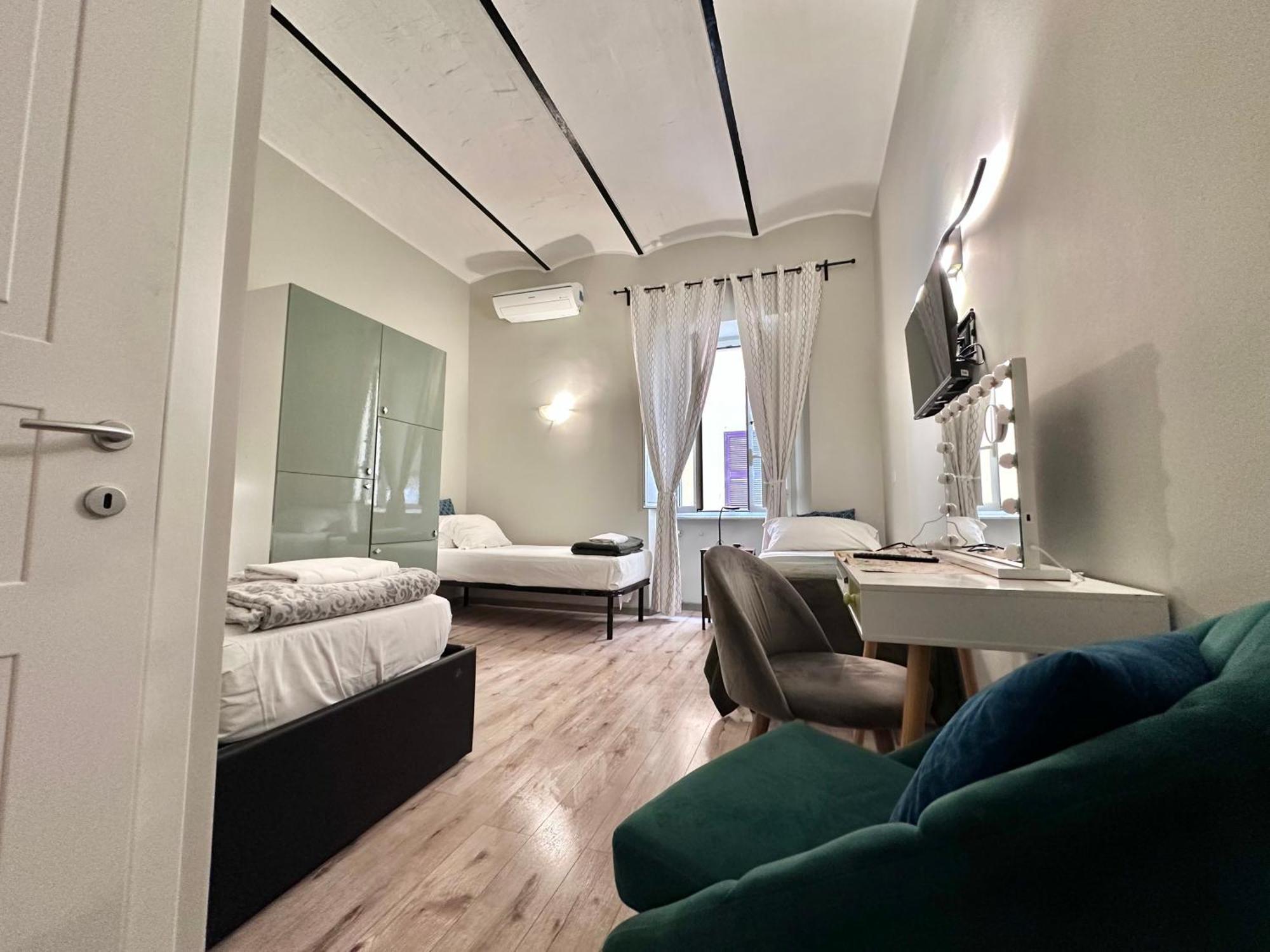 Hostal Holidays Roma