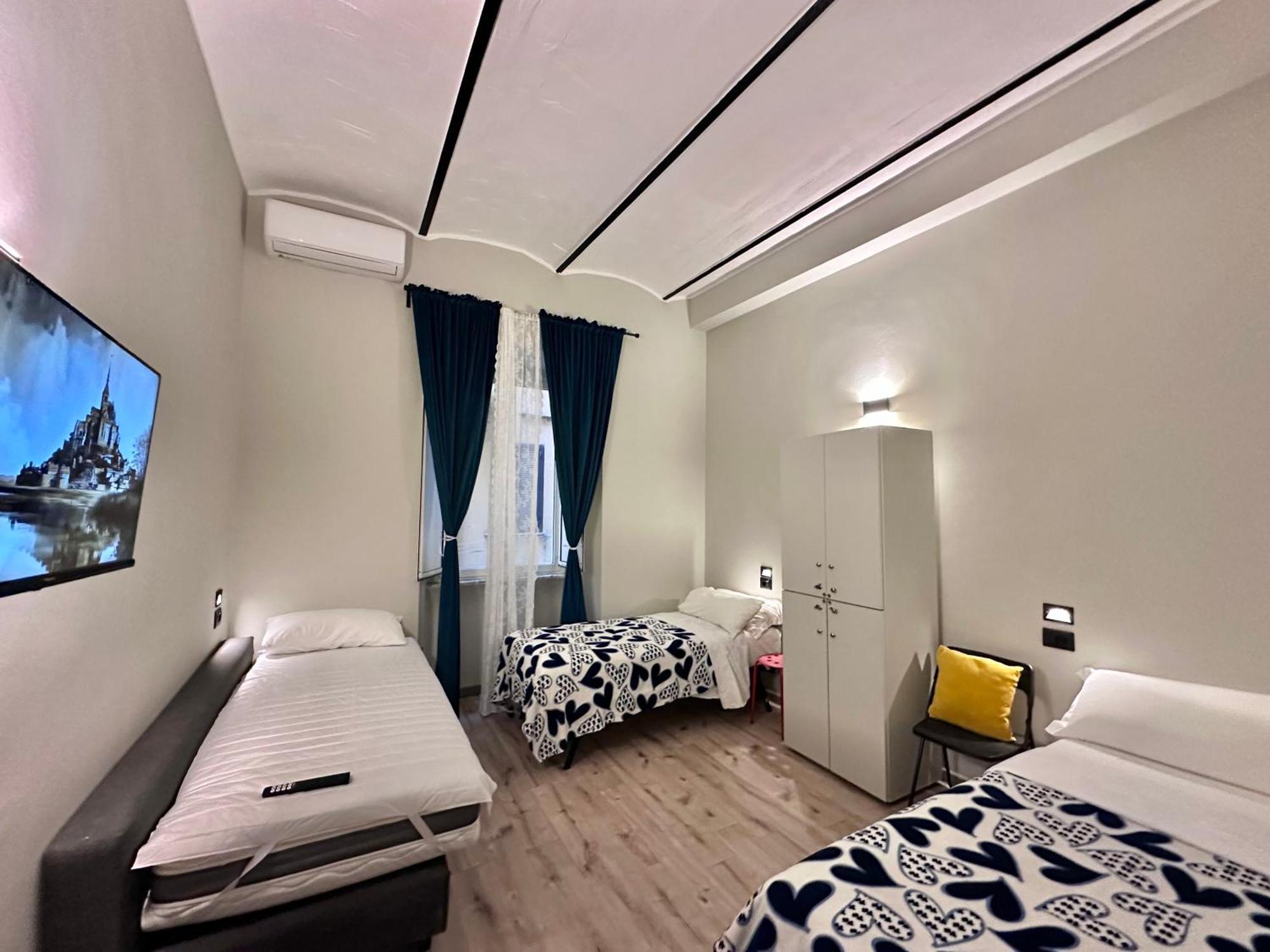 Holidays Hostal Roma