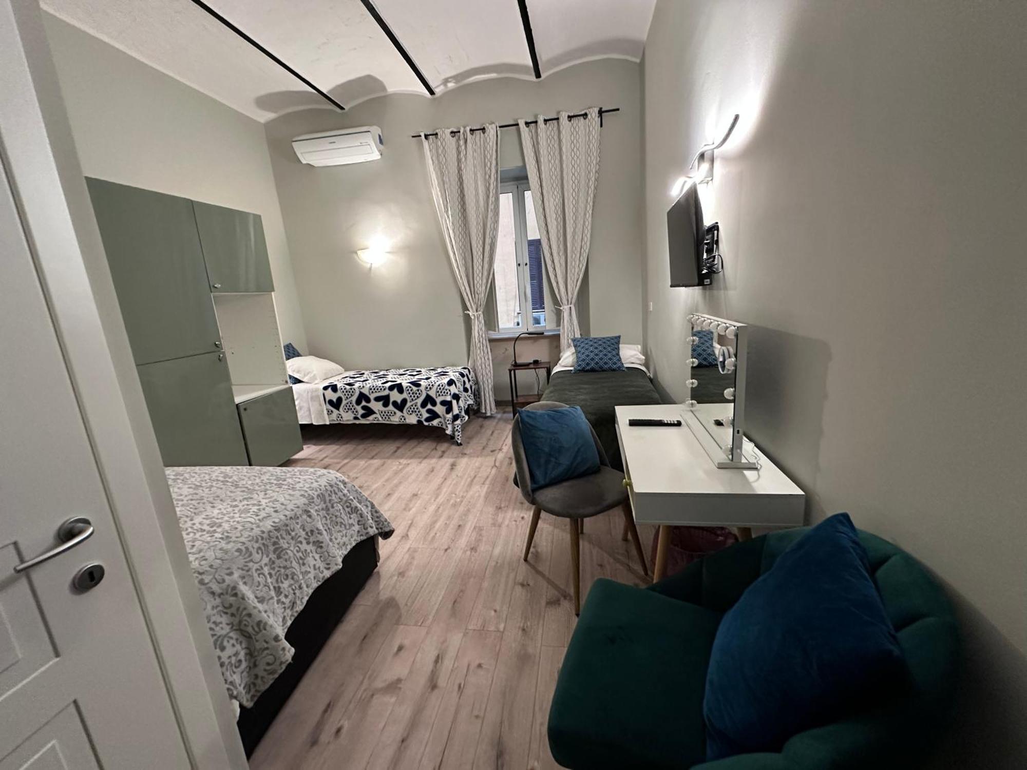 Holidays Hostal *