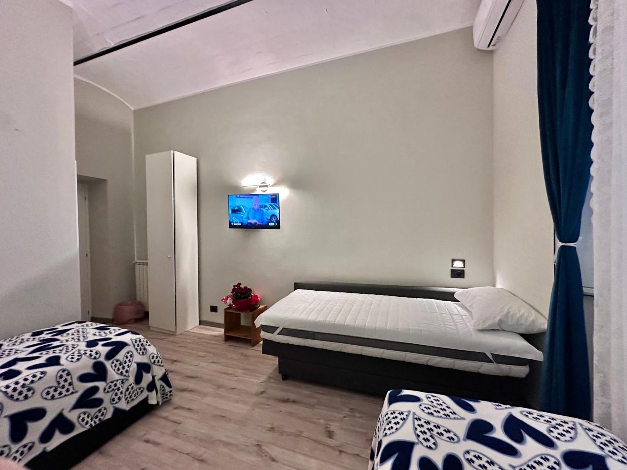 Hostal Holidays Roma