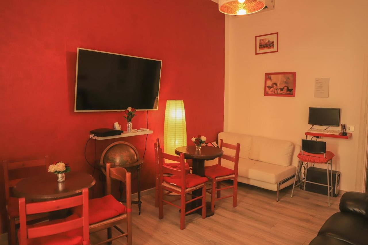 Hostal Holidays *